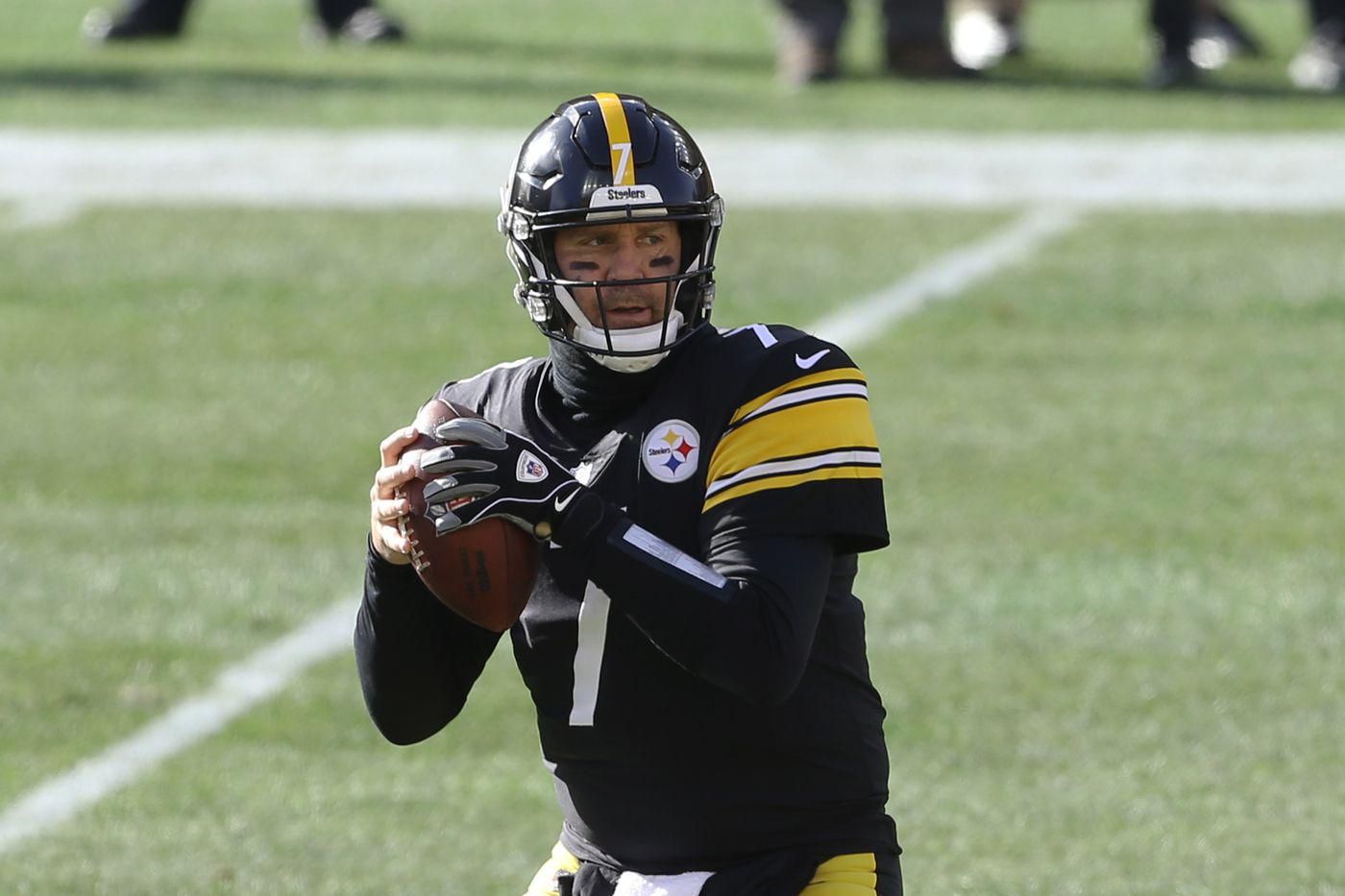 Pittsburgh Steelers quarterback Ben Roethlisberger gets ready to throw