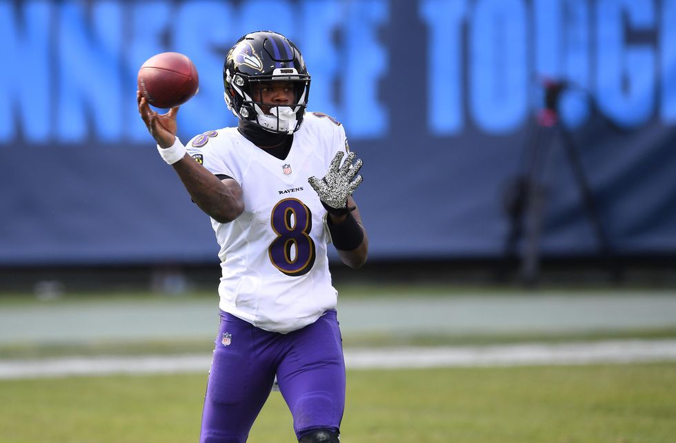 Baltimore Ravens QB Lamar Jackson throws a pass against the Tennessee Titans